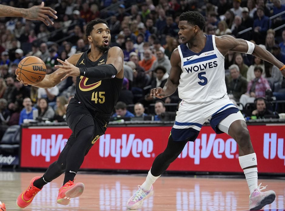 华子里程碑之战遭遇完败，米切尔强势复出主宰比赛