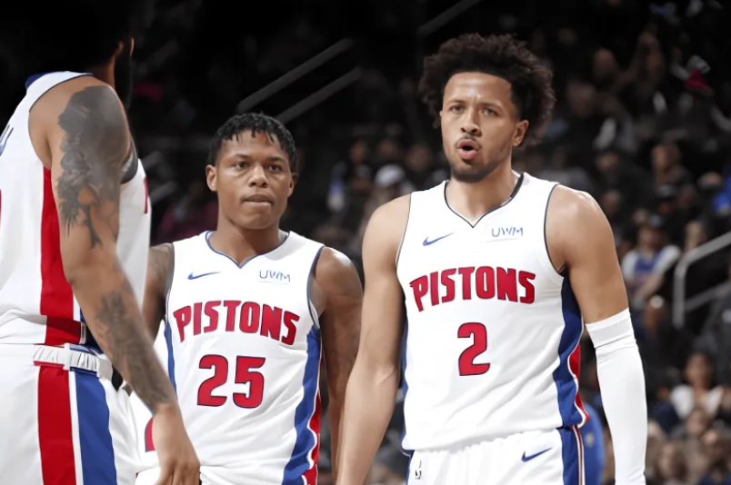 黄蜂迎战独行侠，NBA常规赛火花四溅