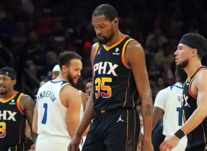 NBA常规赛：骑士与太阳，争夺荣耀之夜