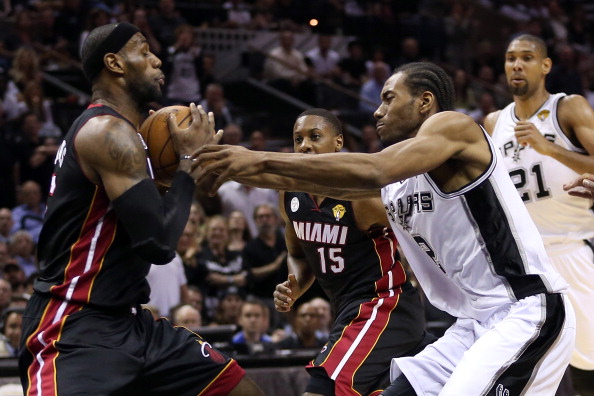 NBA常规赛：迈阿密热火VS圣安东尼奥马刺，激情碰撞，谁能问鼎赛场？