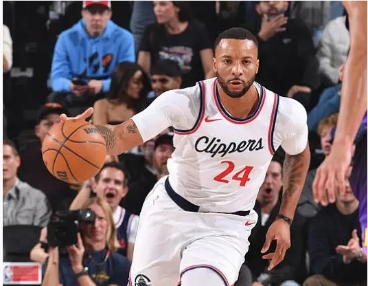 鲍威尔半场高光，快船领先湖人