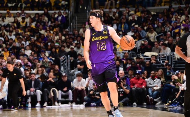 雷迪克谈里夫斯伤退：湖人伤病添忧，未来仍盼突破