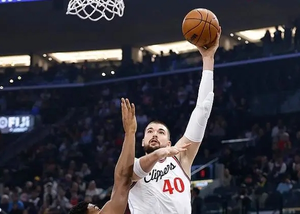 快船胜湖人，祖巴茨篮板统治力尽显