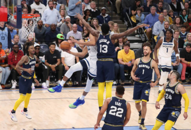 NBA常规赛：孟菲斯灰熊VS明尼苏达森林狼，冰熊斗狼，谁将主宰赛场？