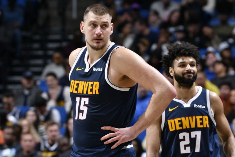 约基奇三双引领掘金逆转，班凯罗低迷魔术再败