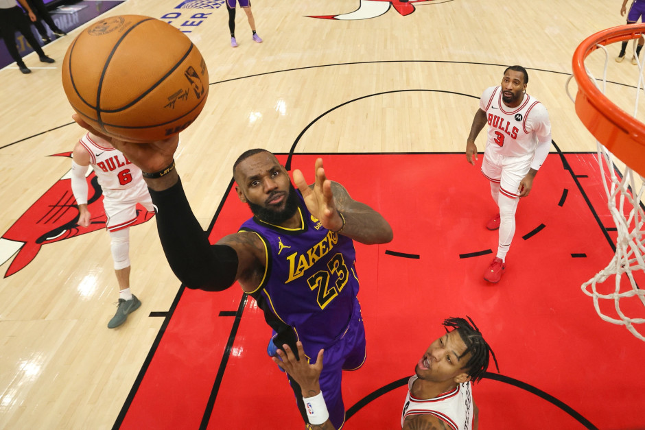 詹姆斯抢断数追平皮蓬，历史第七位！