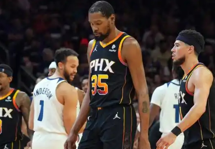 NBA常规赛：骑士迎战太阳，克利夫兰主场荣耀之战