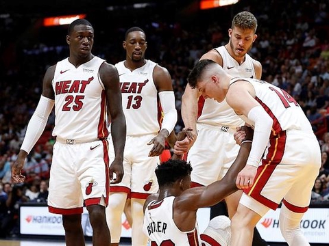 NBA常规赛：迈阿密热火迎战波特兰开拓者，火花四溅的强强对话