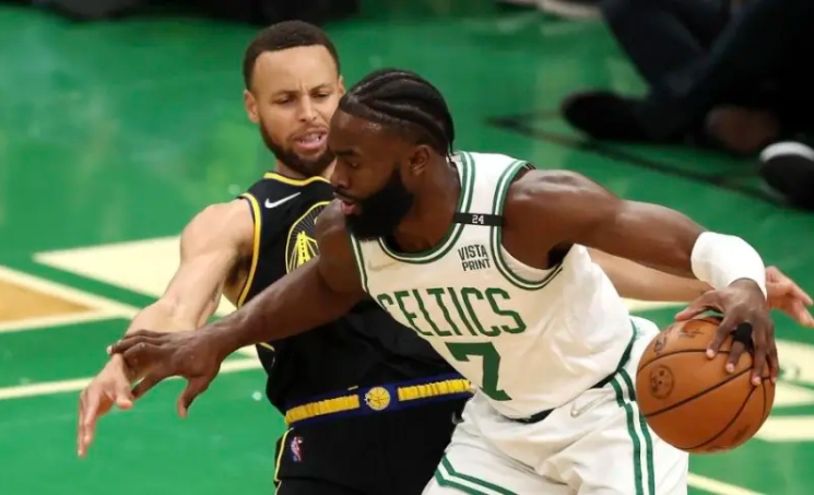 凯尔特人狂胜勇士，杰伦・布朗谈对位库里及赛场表现