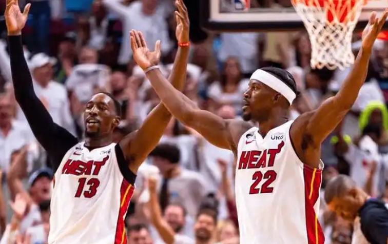 NBA常规赛：雄鹿激战热火，东部双雄上演巅峰对决