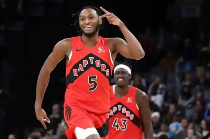 NBA常规赛：老鹰翱翔战猛龙，东部焦点战一触即发