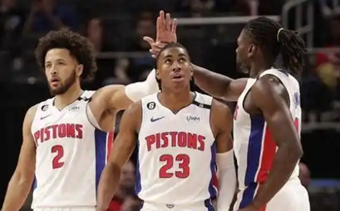 活塞重生：NBA赛场上的坚韧与逆袭