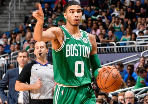 科尔盛赞塔图姆：争议下的卓越与风范