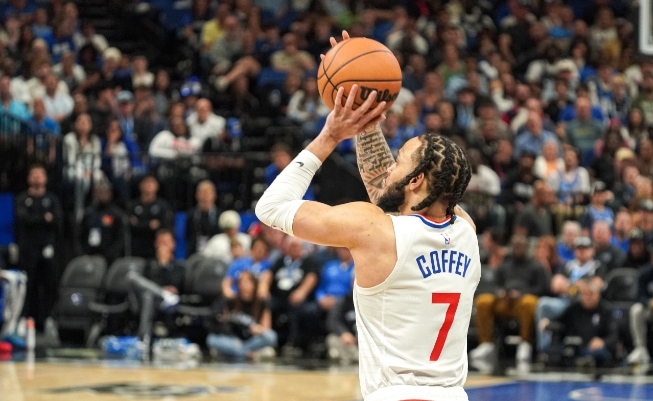 三分哑火，快船主场憾负公牛