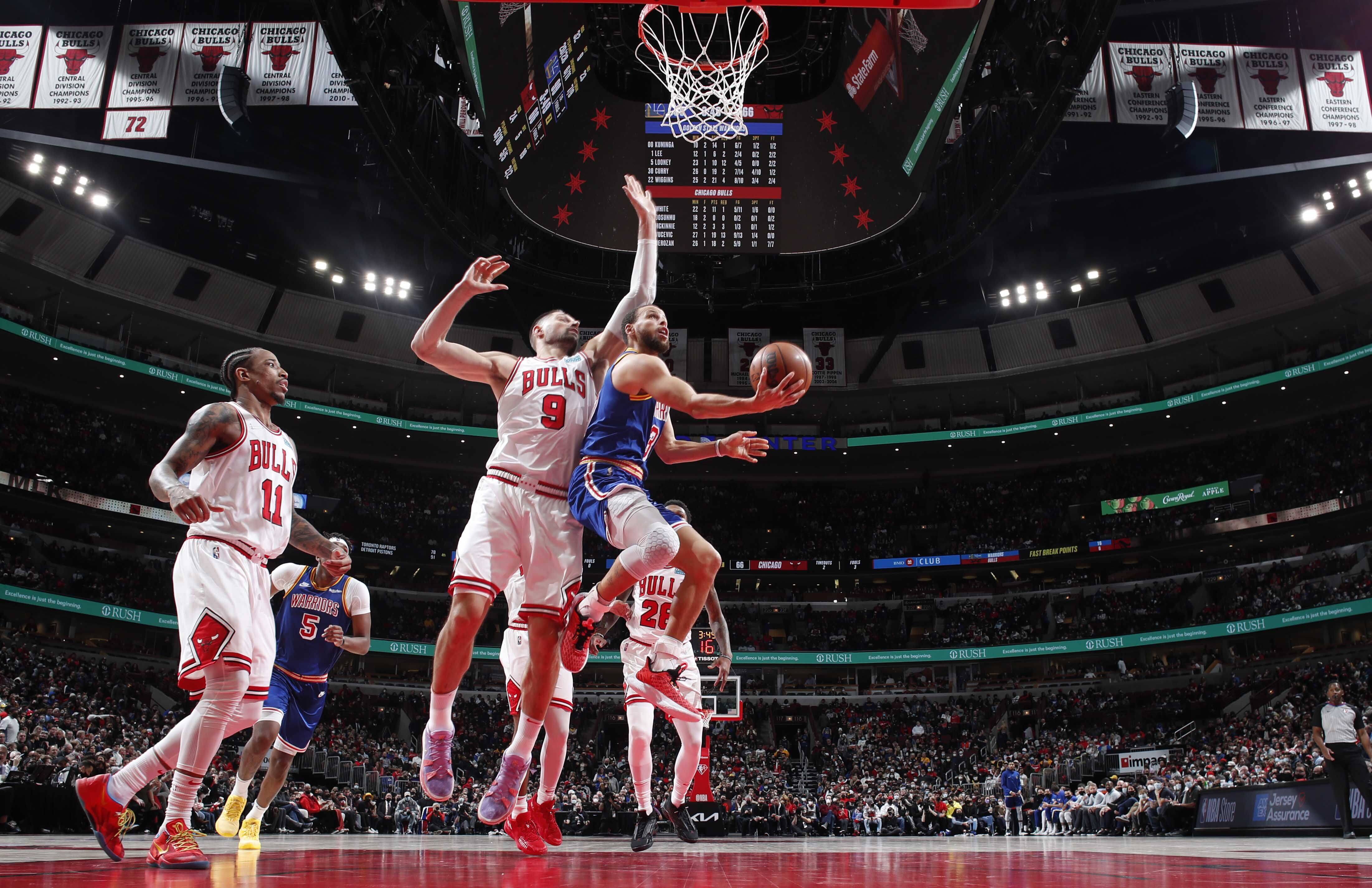 NBA常规赛：金州勇士迎战芝加哥公牛，东西部豪强的巅峰对决