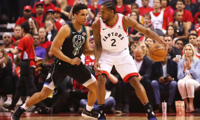 NBA常规赛：亚特兰大老鹰VS多伦多猛龙，东部豪强上演巅峰对决