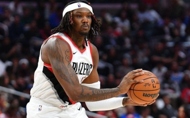 罗威交易风云：火箭湖人筹码博弈，未来去向成谜