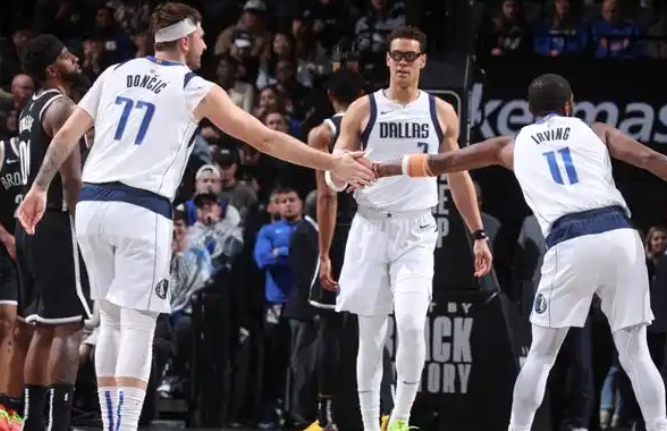 NBA常规赛：雷霆激战独行侠，西部强强对话引爆赛场