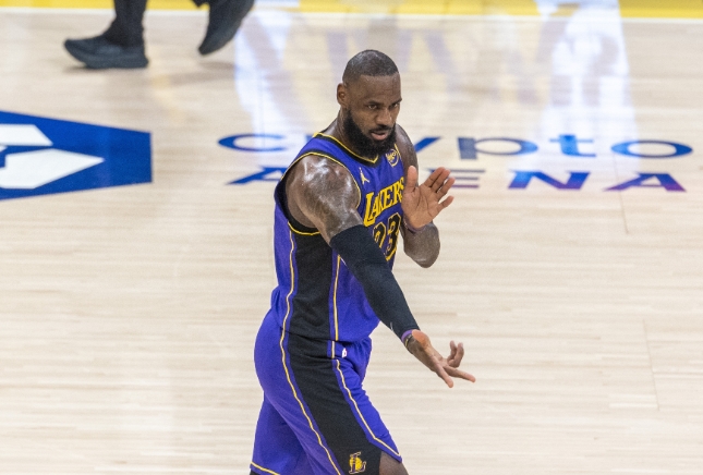 詹姆斯前瞻湖凯大战：差异与挑战并存