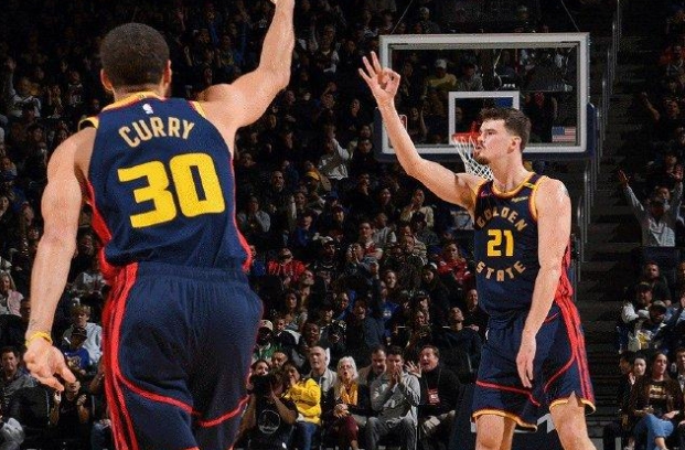 勇士绝境逆转，终结连败