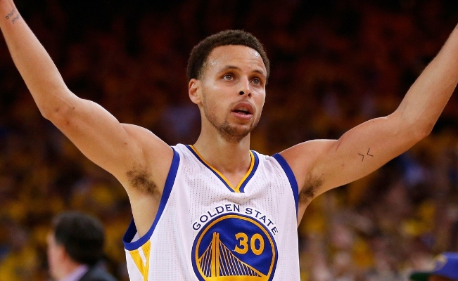 库里三分破纪录，勇士背靠背大胜