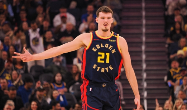 勇士主场大胜公牛，波斯特谈与库里配合及出色表现