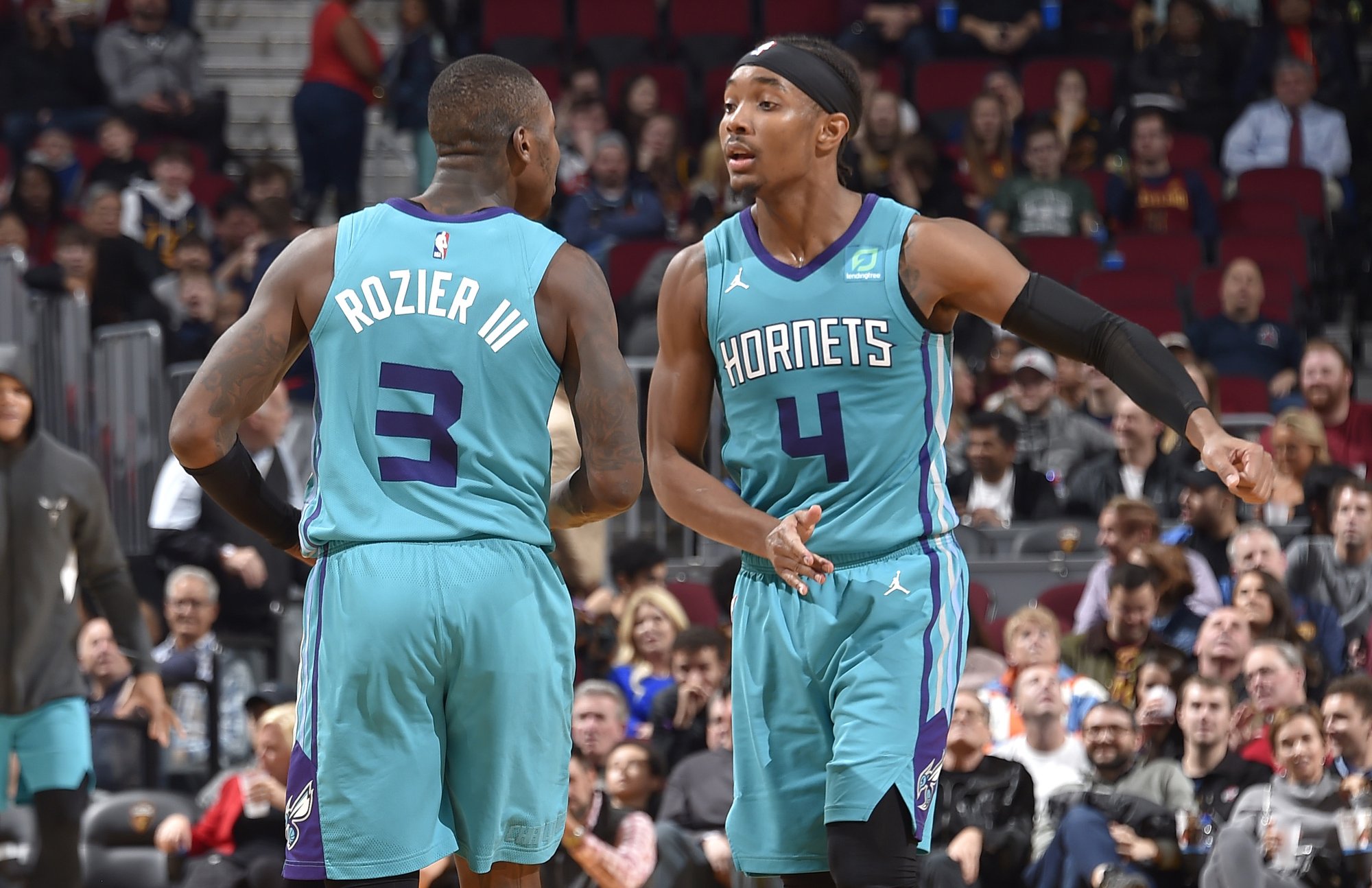 NBA常规赛：夏洛特黄蜂VS波兰特开拓者，东西部强队激烈碰撞，谁将主宰赛场？