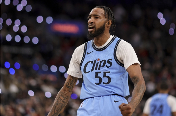 快船半场领先奇才，小德里克 - 琼斯高效表现助力球队