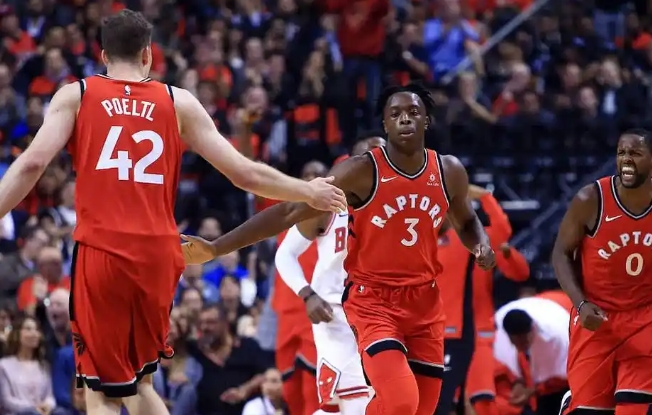 NBA常规赛，亚特兰大老鹰翱翔对决多伦多猛龙