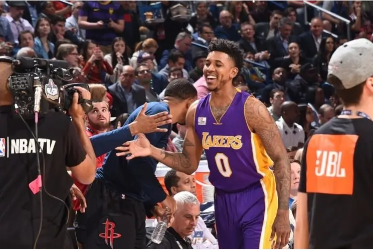 阿里纳斯评尼克 - 杨：天赋与 “短板” 并存的得分手