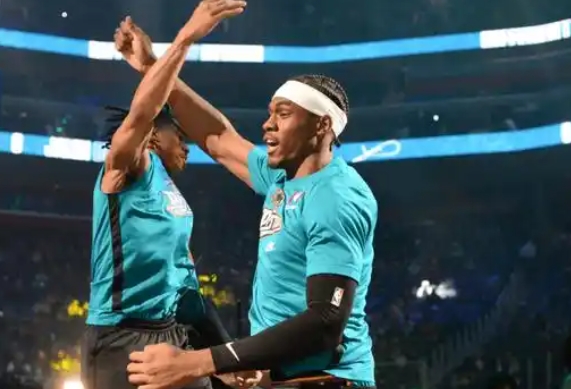 黄蜂队在NBA的征途：挑战与荣耀并存