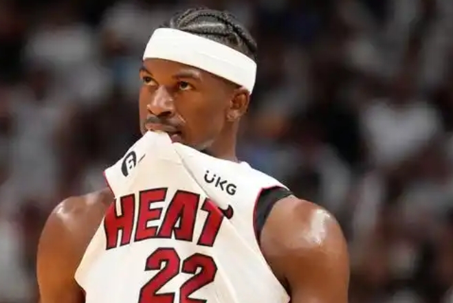 NBA常规赛：篮网与热火，火花四溅的篮坛对决