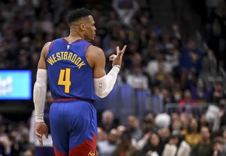 媒体再议威少表现，观点碰撞引发新讨论