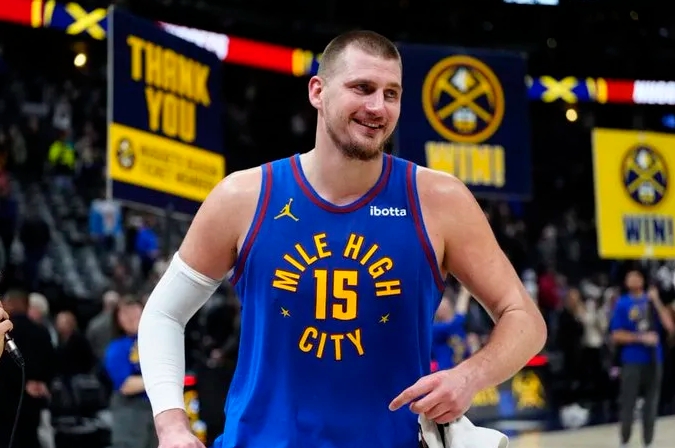 掘金击败国王，约基奇全能表现闪耀赛场