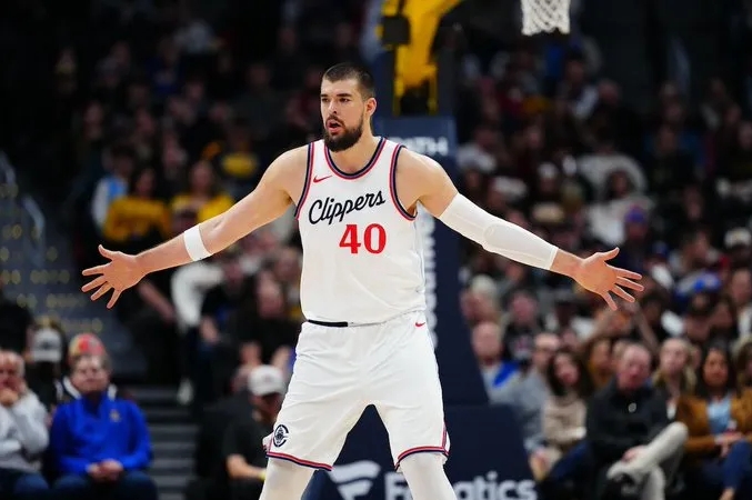 快船战胜奇才，祖巴茨表现亮眼且热爱比赛