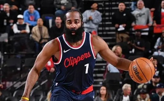 快船战胜雄鹿，哈登高光表现助力取胜