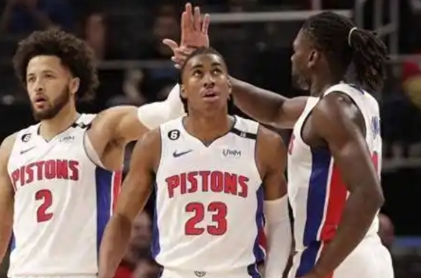 NBA常规赛焦点战：骑士挑战活塞，东部内战火花四溅