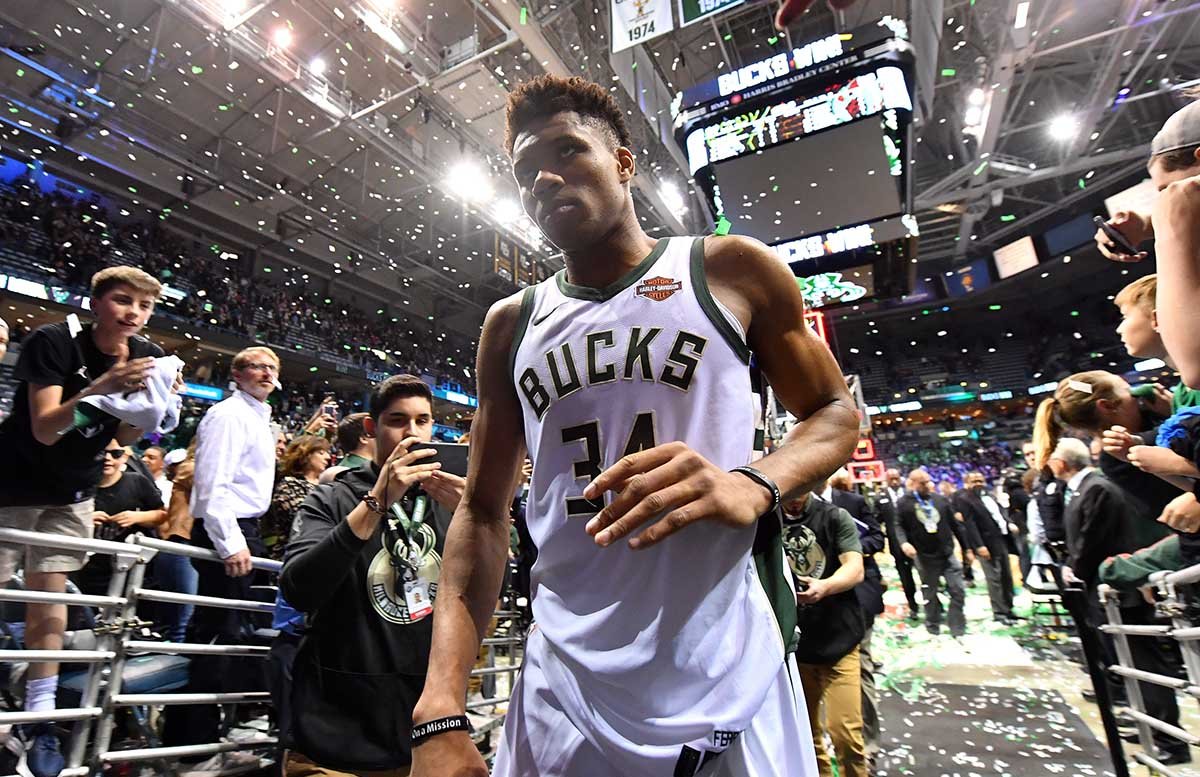 犹他爵士VS密尔沃基雄鹿：NBA常规赛上演“爵士旋律”对抗“雄鹿之舞”