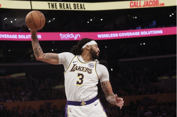 湖人完成三方交易，魔术师约翰逊评价浓眉与交易