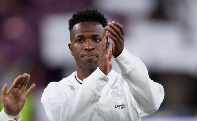 皇马夏窗风云：维尼修斯去留成谜，萨利巴成后防引援目标