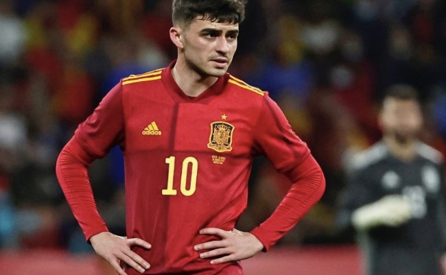 佩德里赛后发声：助攻、十人应战与状态秘诀