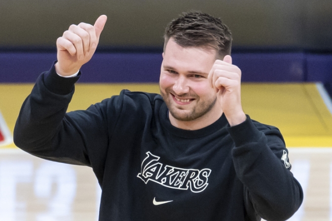 湖人战爵士直播升级，东契奇首秀成悬念