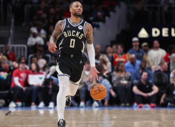 利拉德 43 分主宰赛场 雄鹿客场力克 76 人