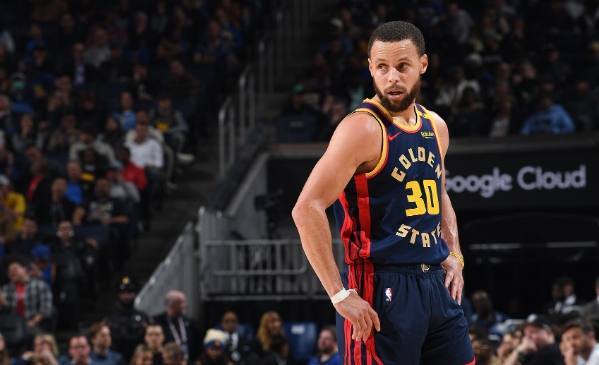 勇士战雄鹿，库里出战成谜，赛前局势备受关注