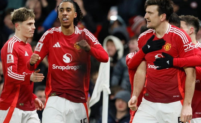 英超失意者对决：曼联热刺谁能触底反弹？