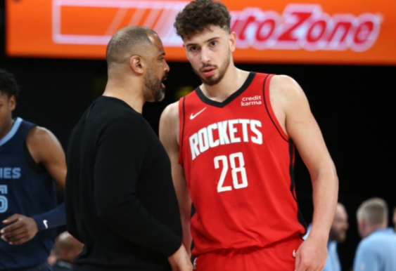 乌度卡揭秘申京防守蜕变 心态与战术助力成长