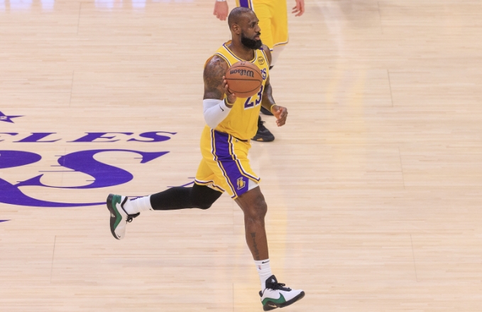 詹姆斯缺席今日活动，采访时间另行公布