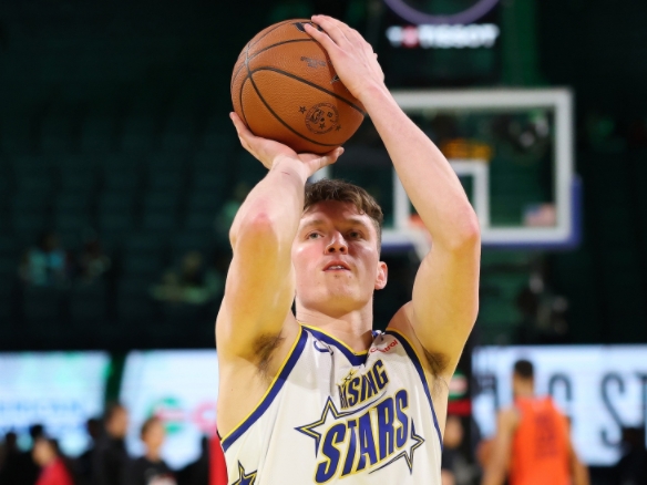 奥尼尔队挺进决赛 帕克新秀克内克特赛场发光