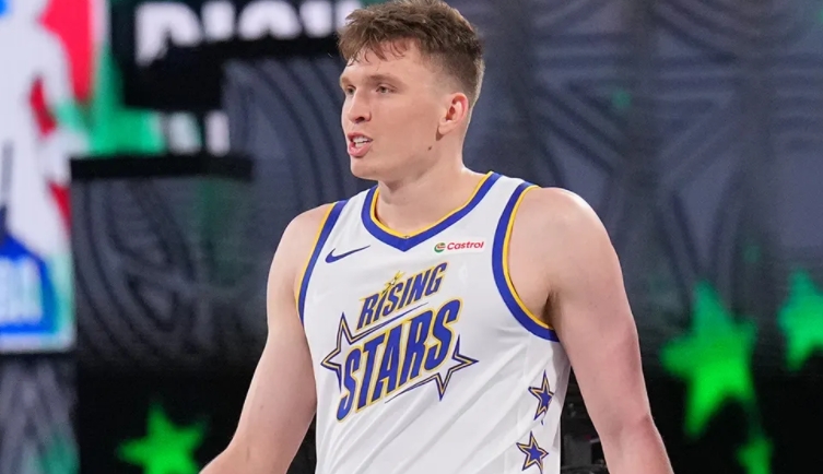 克内克特重返湖人开启新篇 拥抱巨星共逐荣耀