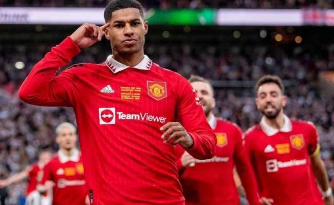 曼联深陷泥潭：英超排名危局，前路迷茫